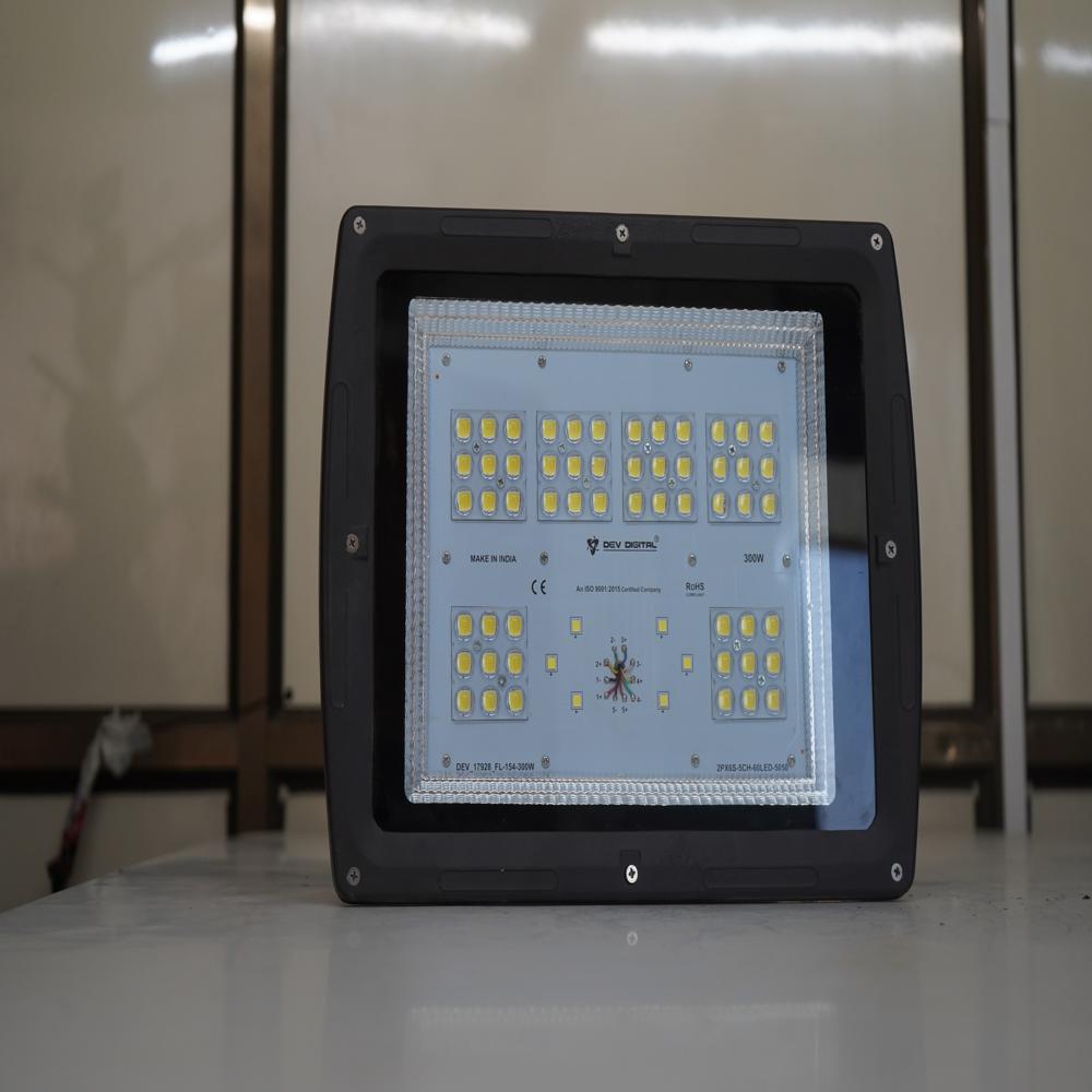 Led Flood Light - Eris 300w - Application: Outdoor And Indoor