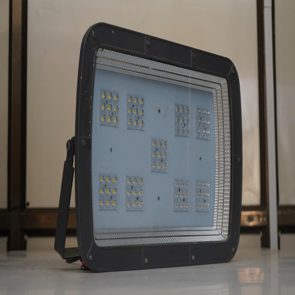 Led Flood Light - Eris 300w - Application: Outdoor And Indoor
