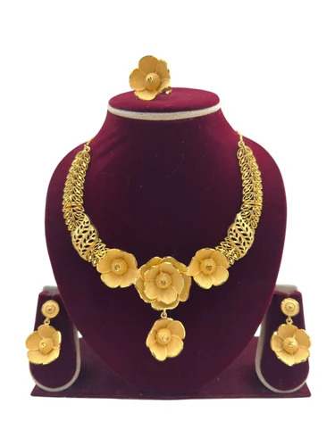 Gold Forming Jewellery Gold Plated Necklace Set - Color: Golden