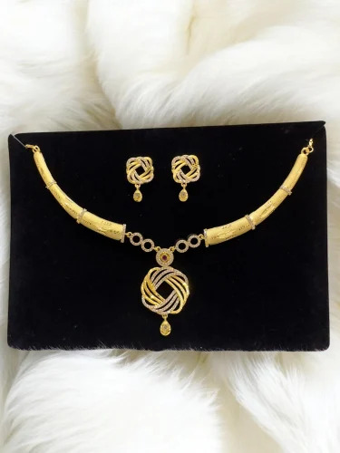 Stylish Gold Plated Necklace Forming Necklace Set - Color: Golden