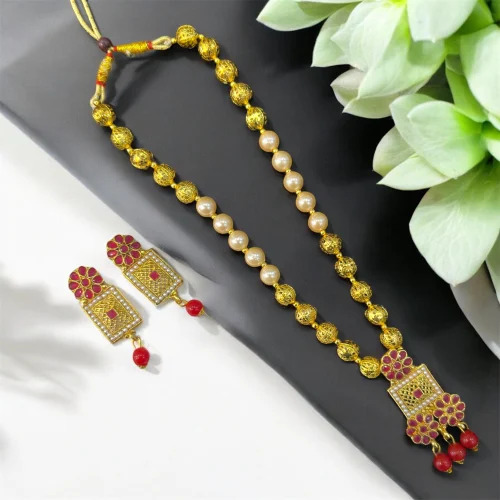 Fancy Pearl Necklace Set