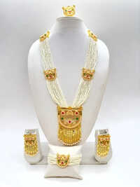 White Pearl Necklace Set