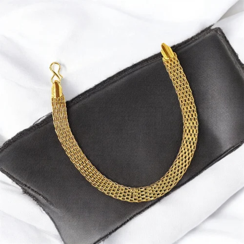 Stylish Chain Bracelet - Color: Golden