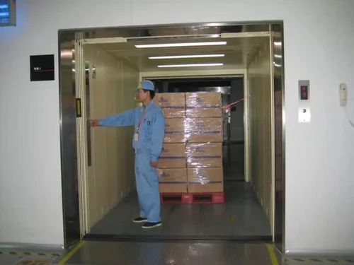 Industrial Goods Lift - Load Capacity: 1 Tonne