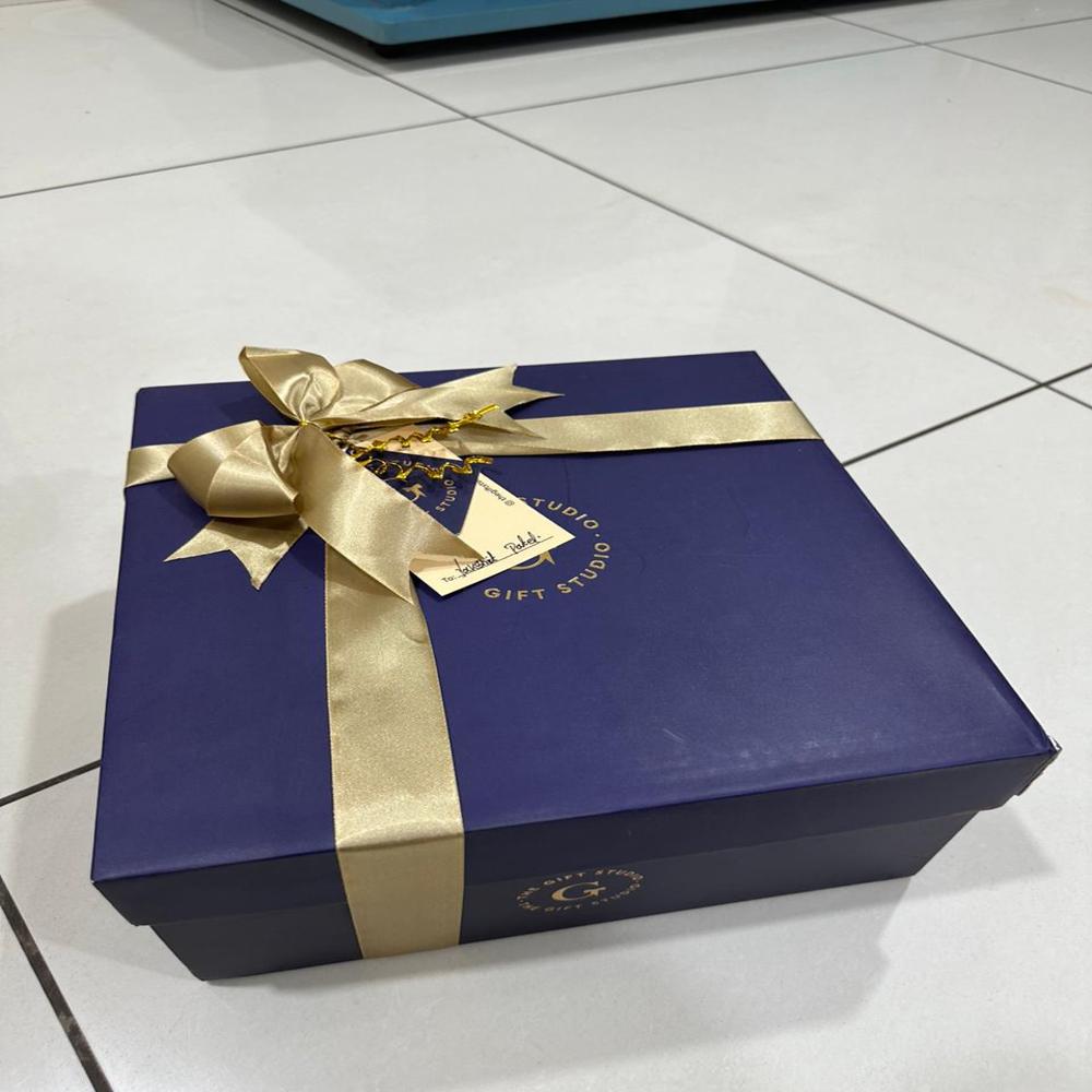 Gift Hamper - Color: Multi