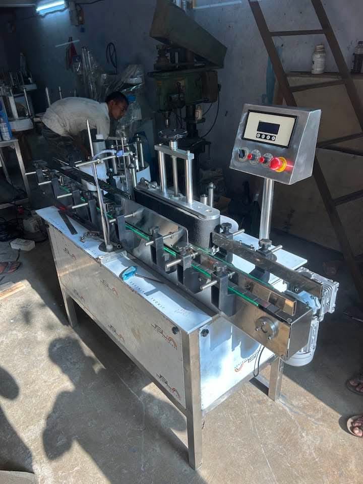Water Bottle Sticker Labelling Machine - Filling Material: Ss