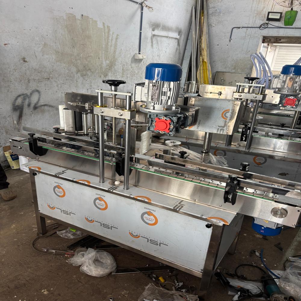 Water bottle sticker labelling machine