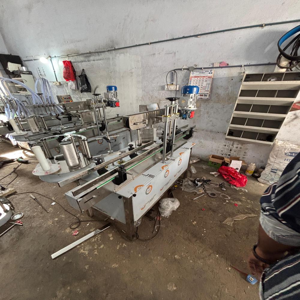 Water Bottle Sticker Labelling Machine - Filling Material: Ss