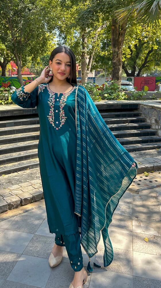 Ladies Rangriti Suit Set - Color: Green