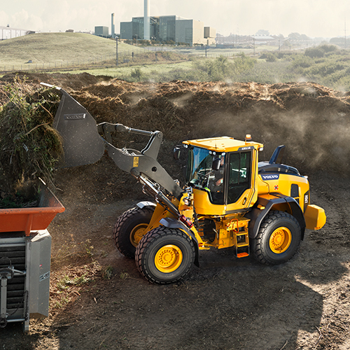 L90h Wheel Loader - Color: Black & Yellow