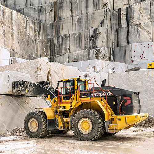 L350h Wheel Loader - Color: Black & Yellow