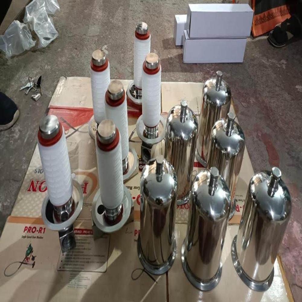 Cartridge filter housing