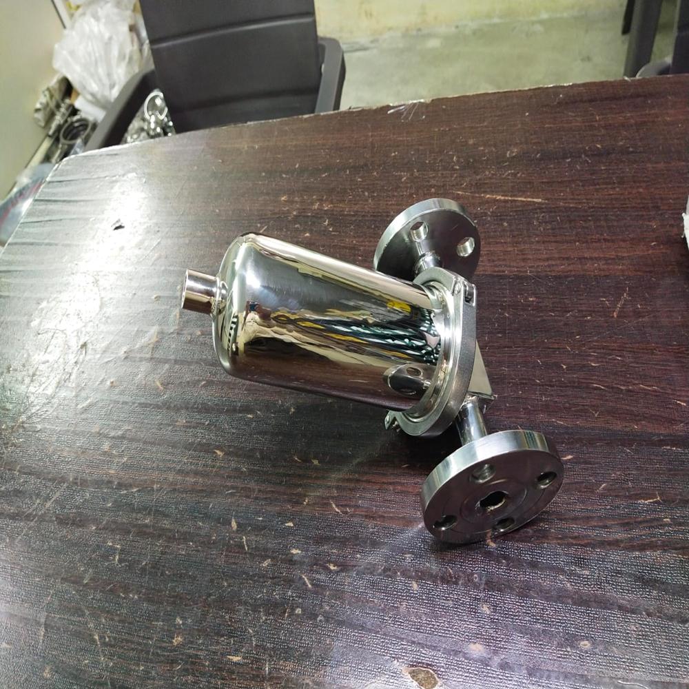 Cartridge filter housing