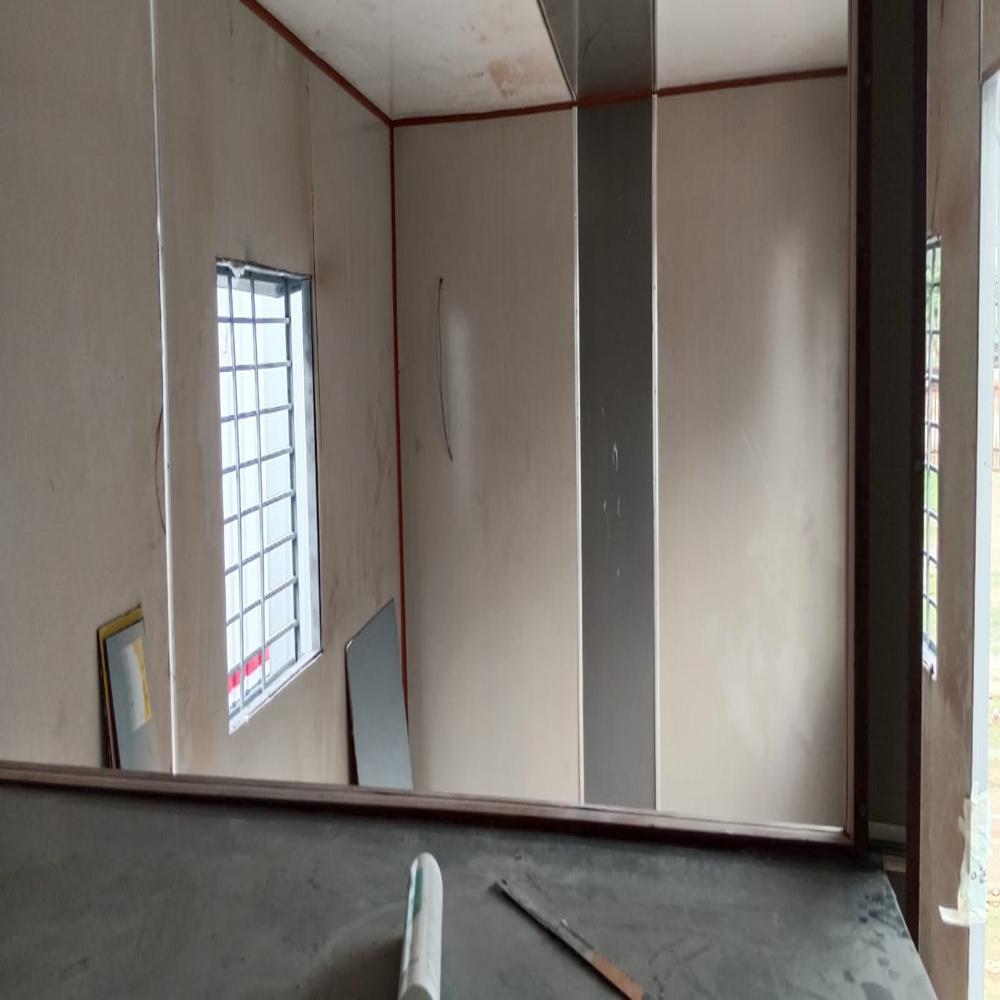 Prefab Accommodation Cabin - Durable Steel Structure, Customized Dimensions, Swing-style Door, Available In Any Color