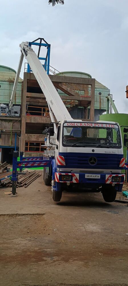 42 Mt Truck Boom Lift Available for Rental