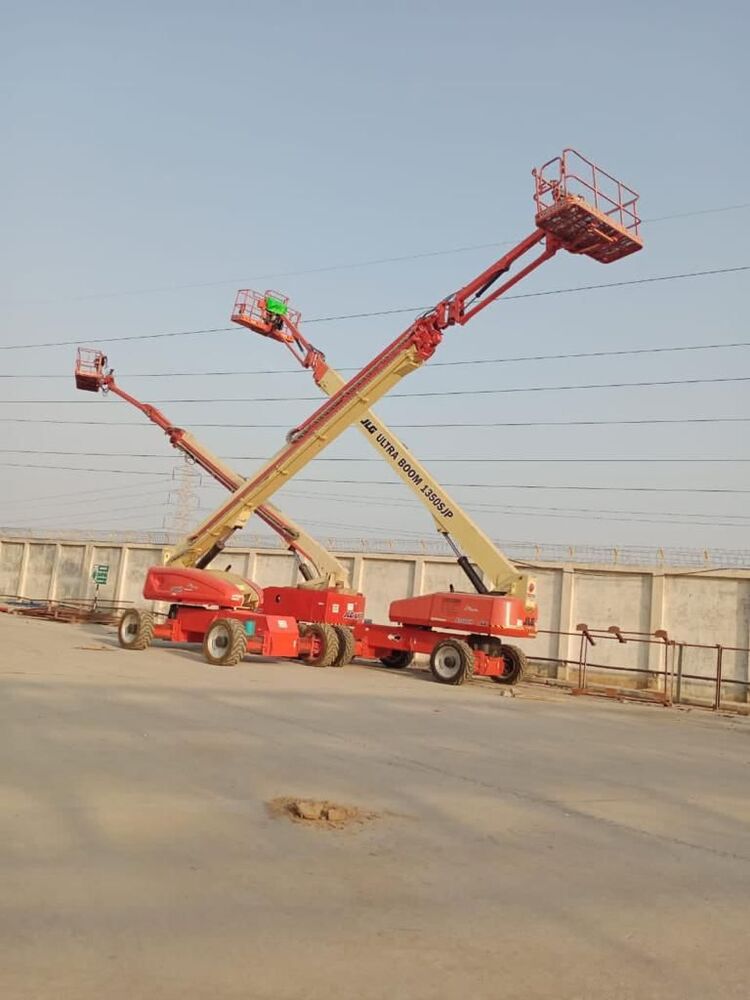135Ft Self Propelled Boom Lift Available for Rental