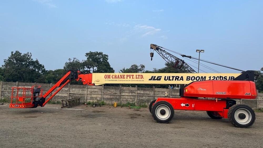 120 Ft Self Propelled Boom Lift Available for Rental