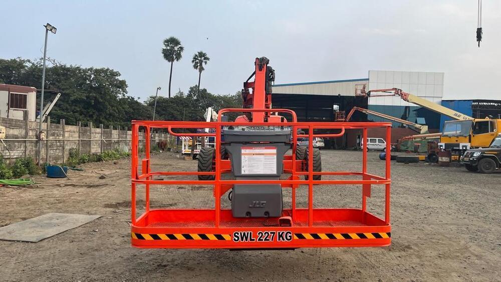 120 Ft Self Propelled Boom Lift Available for Rental