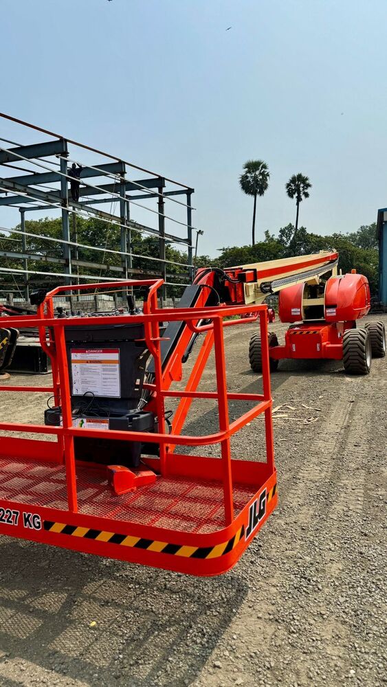 86 Ft Self Propelled Boom Lift Available for Rental