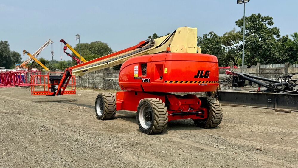 86 Ft Self Propelled Boom Lift Available for Rental