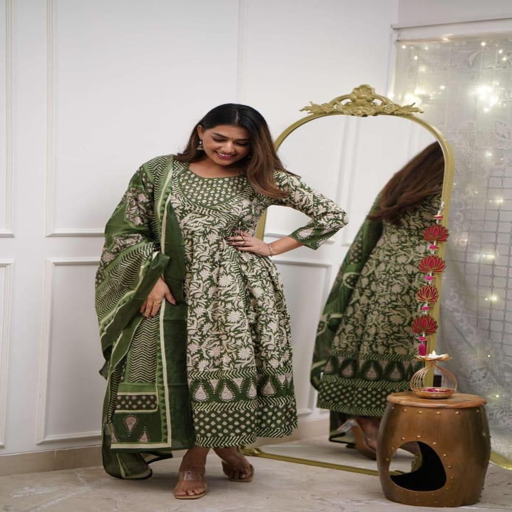 Women Anarkali Suit - Color: Mix