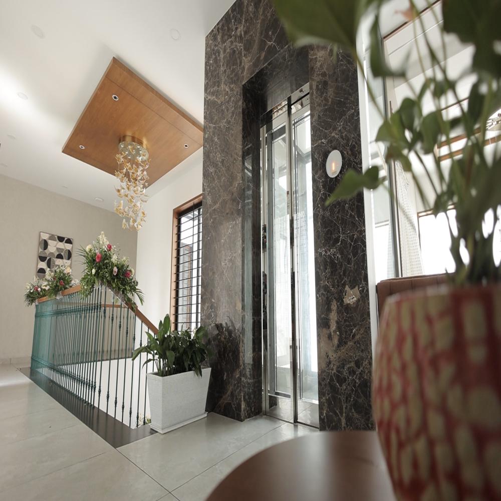 Commercial Electric Elevators - Material: Stainless Steel