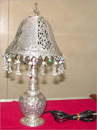 हाथ से निर्मित वस्तुएं