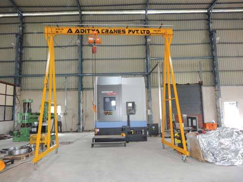 Portable Gantry Crane - Operating Mode: Semi-Automatic
