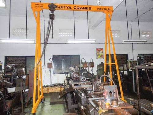 Portable Gantry Crane - Operating Mode: Semi-automatic
