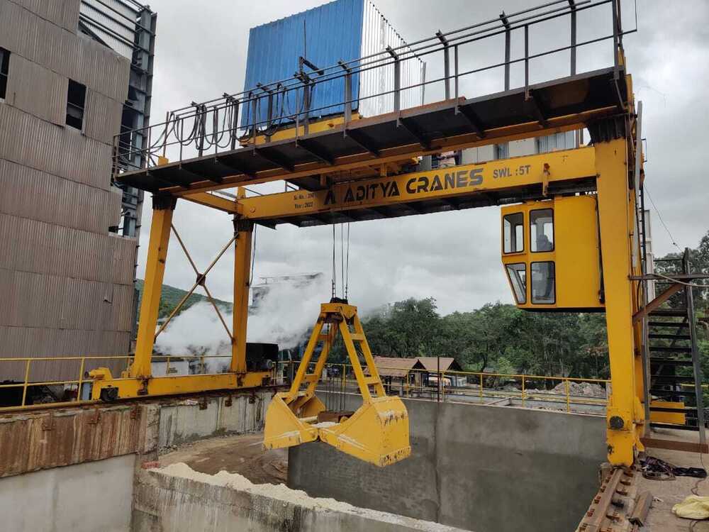 Grab Bucket Crane - Application: Warehouse