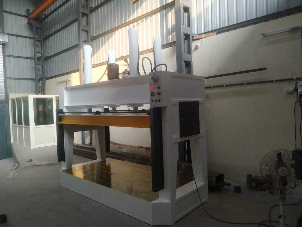 Hydraulic Cold Press - Hydraulic Power, 1500 Mm Width, 415v Ac Voltage | Manual & Semi-automatic Control, High Efficiency For Wood Laminations