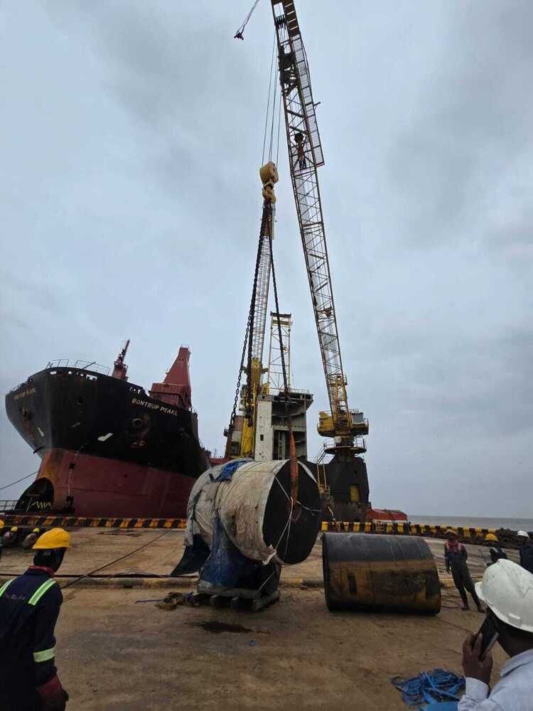Conveyor Belt from Ship