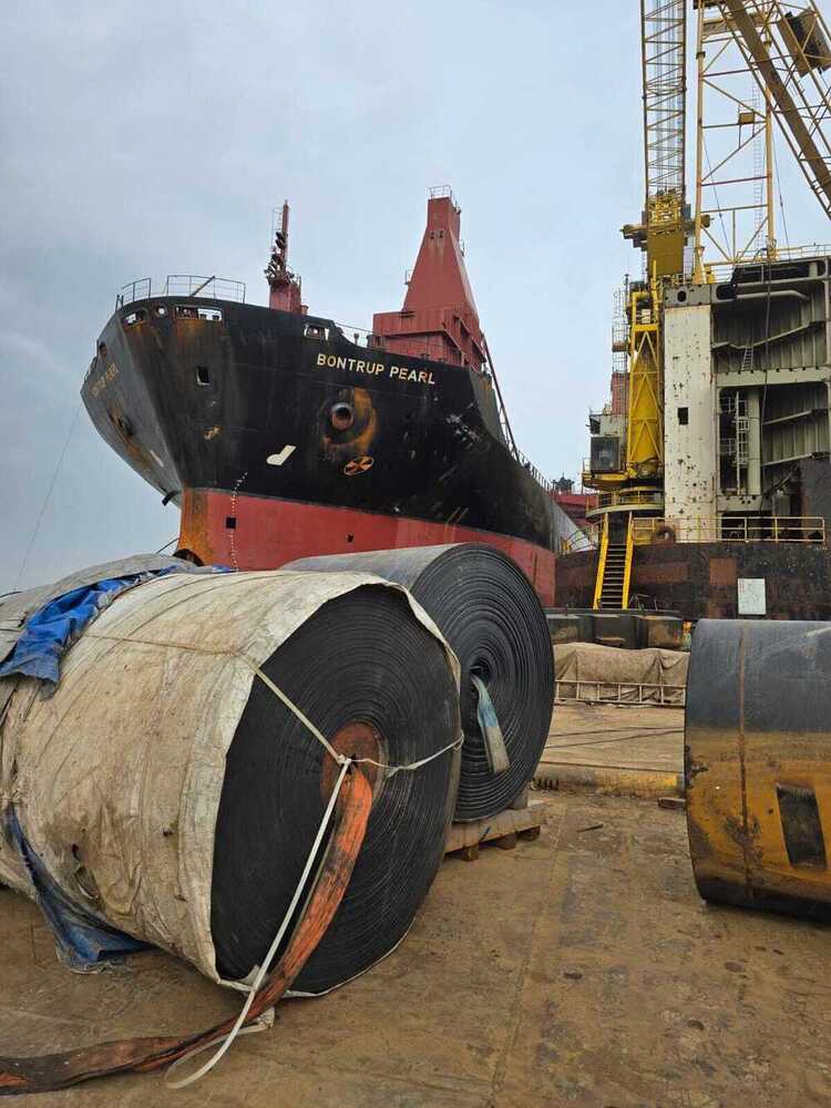 Conveyor Belt from Ship