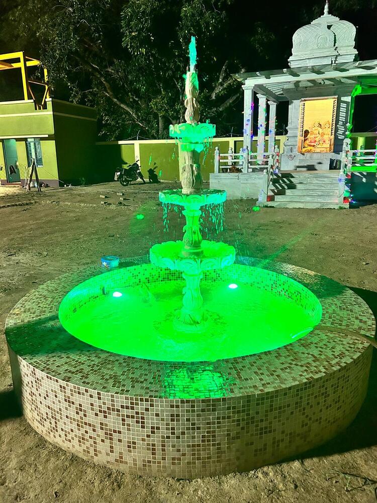 Outdoor Water Fountain - Color: White