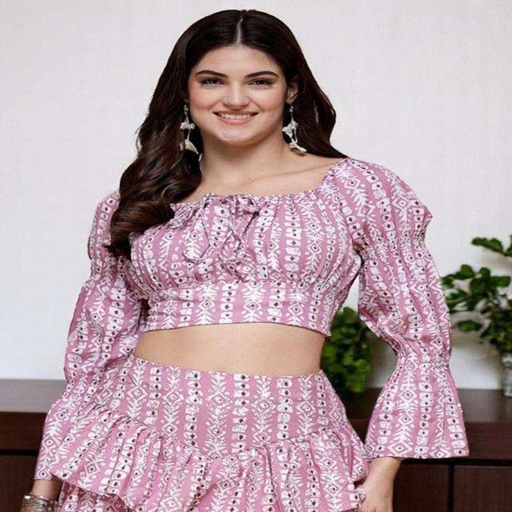 Floral Printed Square Neck Fitted Crop Top