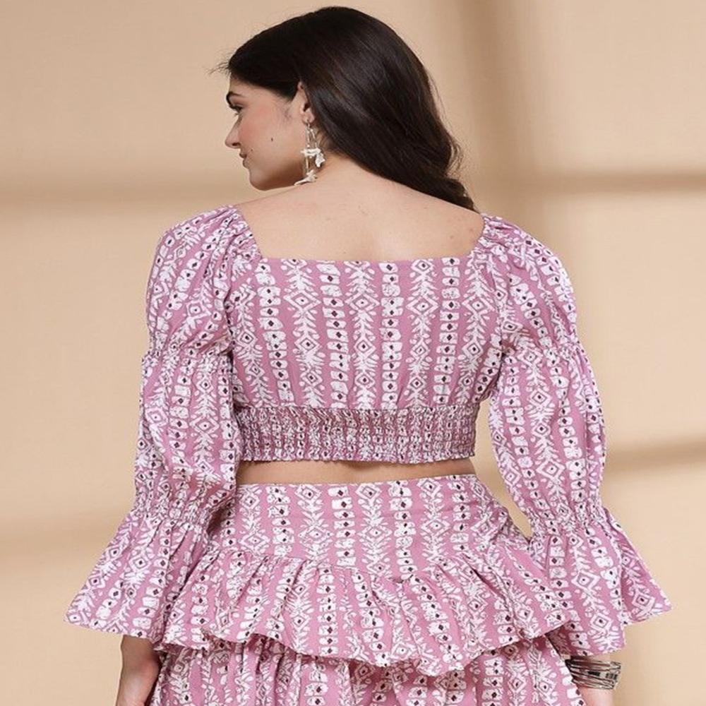 Floral Printed Square Neck Fitted Crop Top