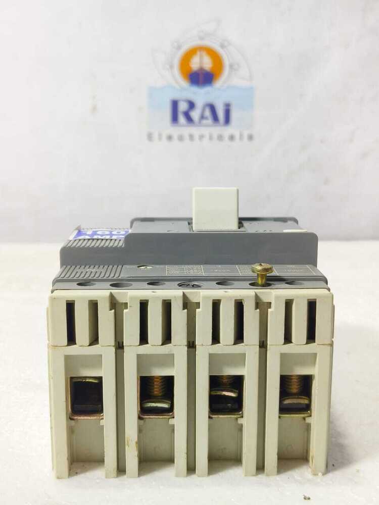 Molded case circuit breaker