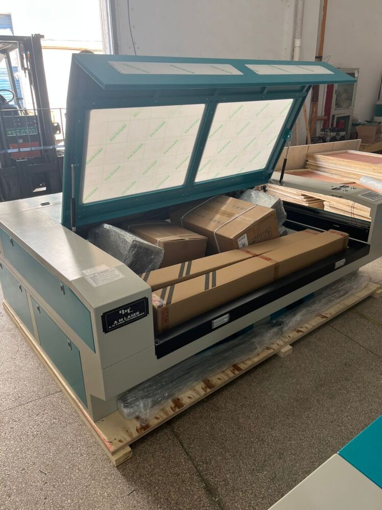 CO2 Laser Cutting Machine 1400mm*1000mm / 1600mm*1000mm
