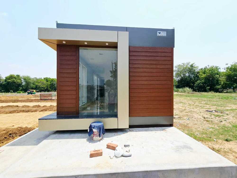 PREMIUM Portable office container with partition and Toilet/Pantry