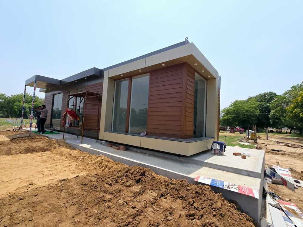 PREMIUM Portable office container with partition and Toilet/Pantry