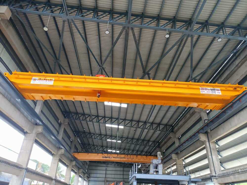 Double Girder Eot Crane - Color: Golden Yellow