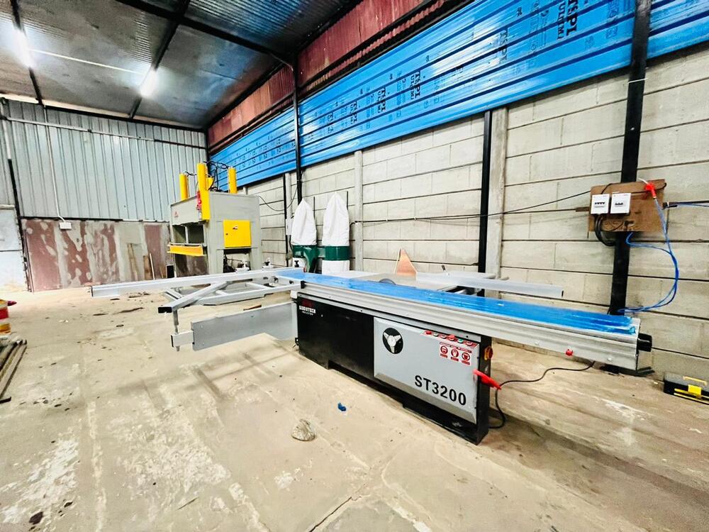 Sliding Table Panel Saw