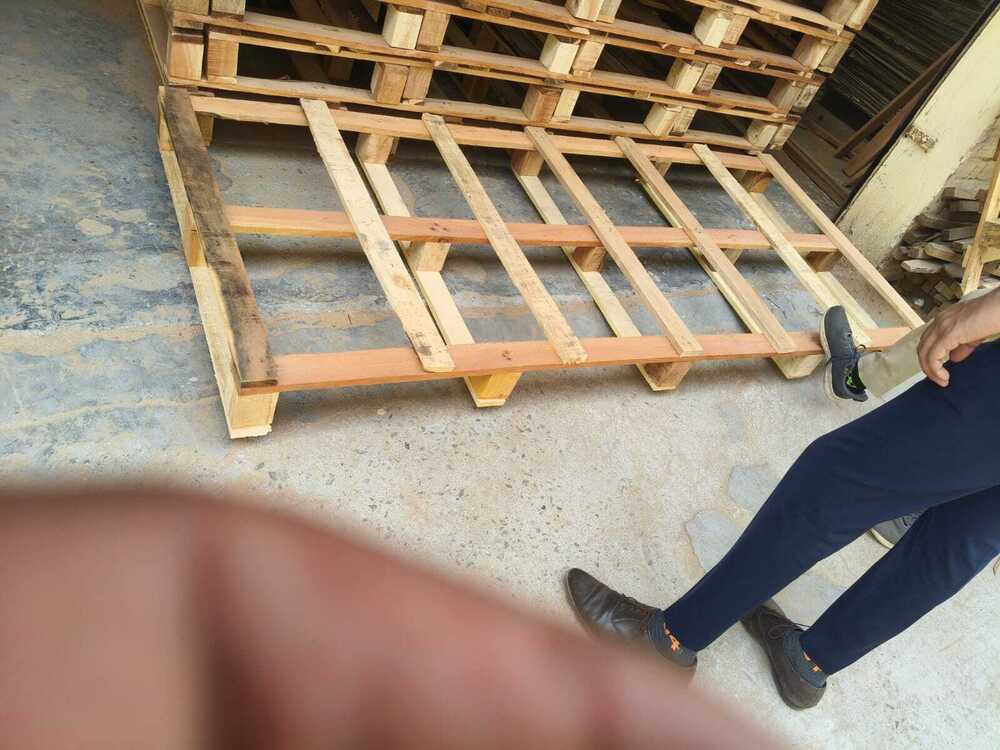 Two Way Pallets - Color: Brown