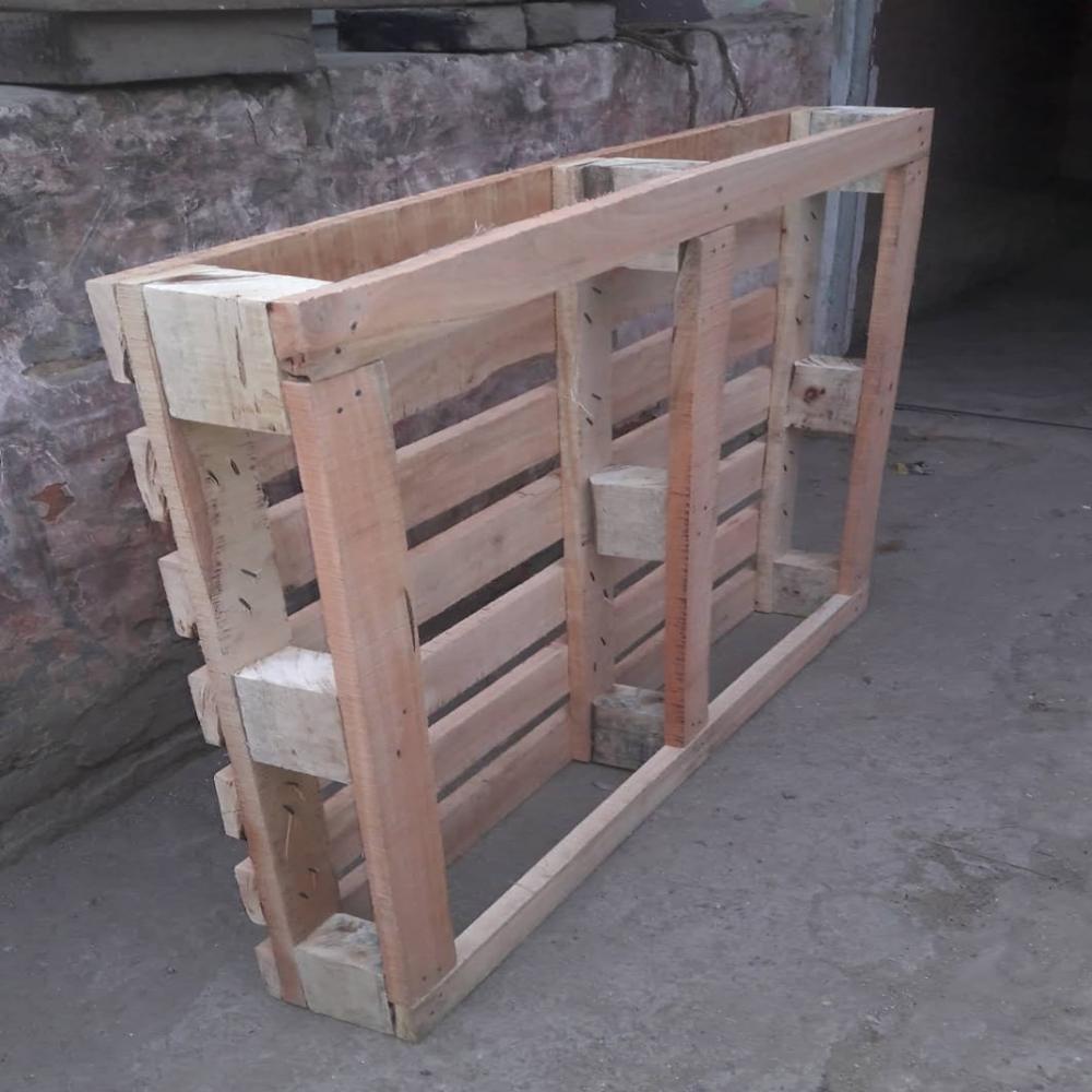 Heat Treated Pallets - Color: Brown
