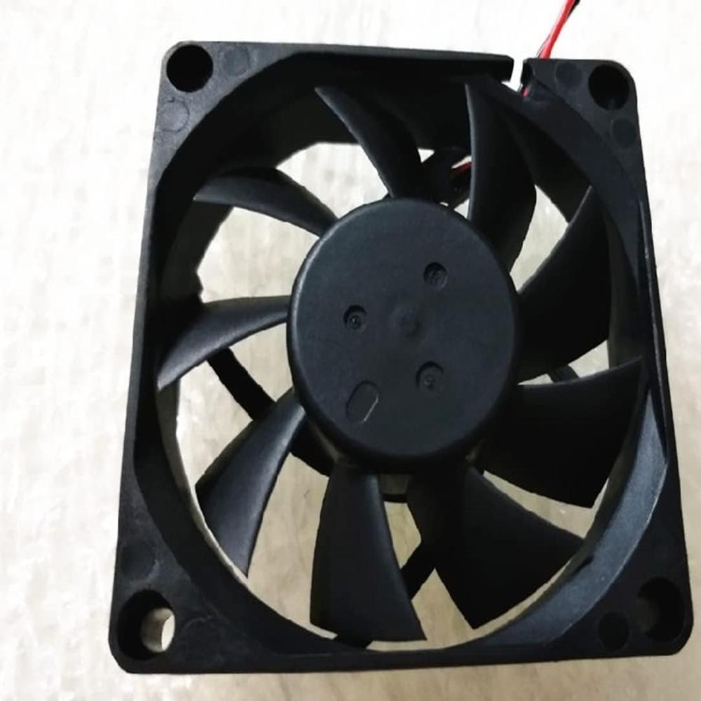 AVC DA07020B24H Axial Fan 24V-0.45A DC Brushless Air Cooling Fan 4000 RPM 70 * 70 * 20mm 2Wire