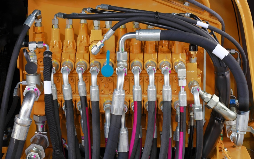 Industrial Hydraulic Hose System - Color: Black