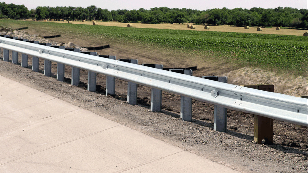 Single Side Single Thrie Beam Crash Barrier