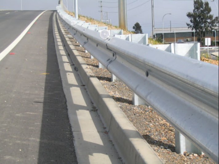 Single Side Single Thrie Beam Crash Barrier