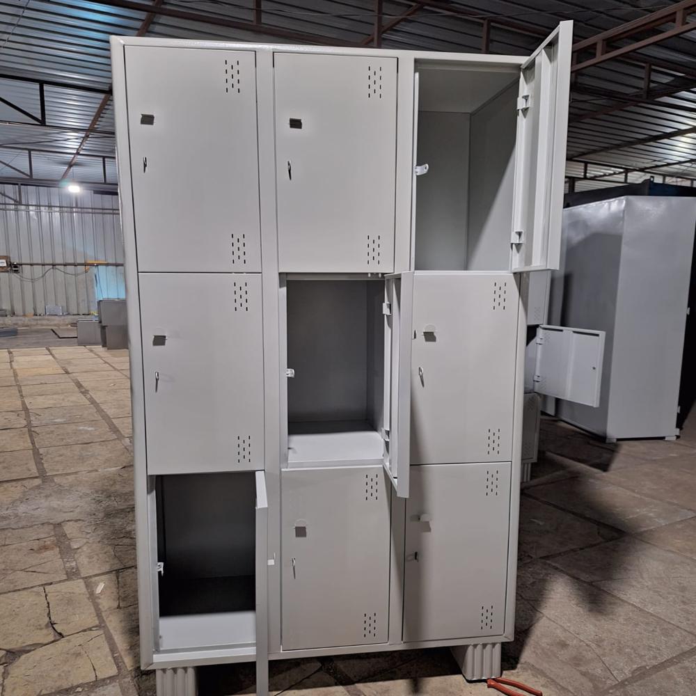 9 Door Locker - Color: 7035 Ral