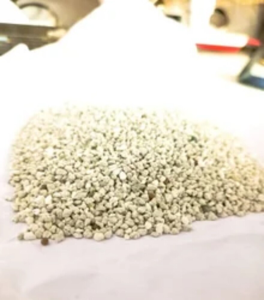 Bentonite White Cat Litter (Granules) - Feature: Good Quality